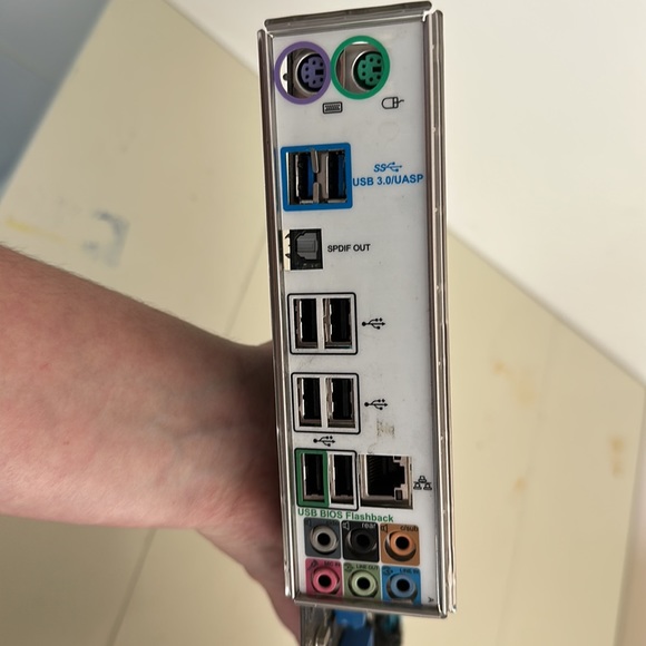 Computer mother board. - Picture 2 of 5